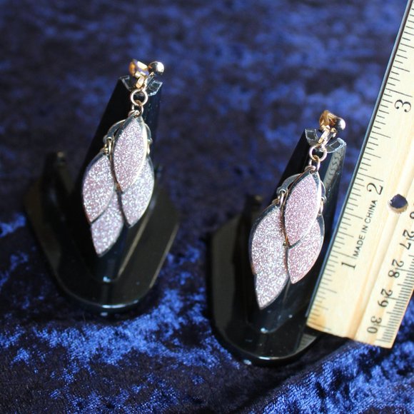 Pink Sparkling Leaf Clip Earings - Picture 2 of 4